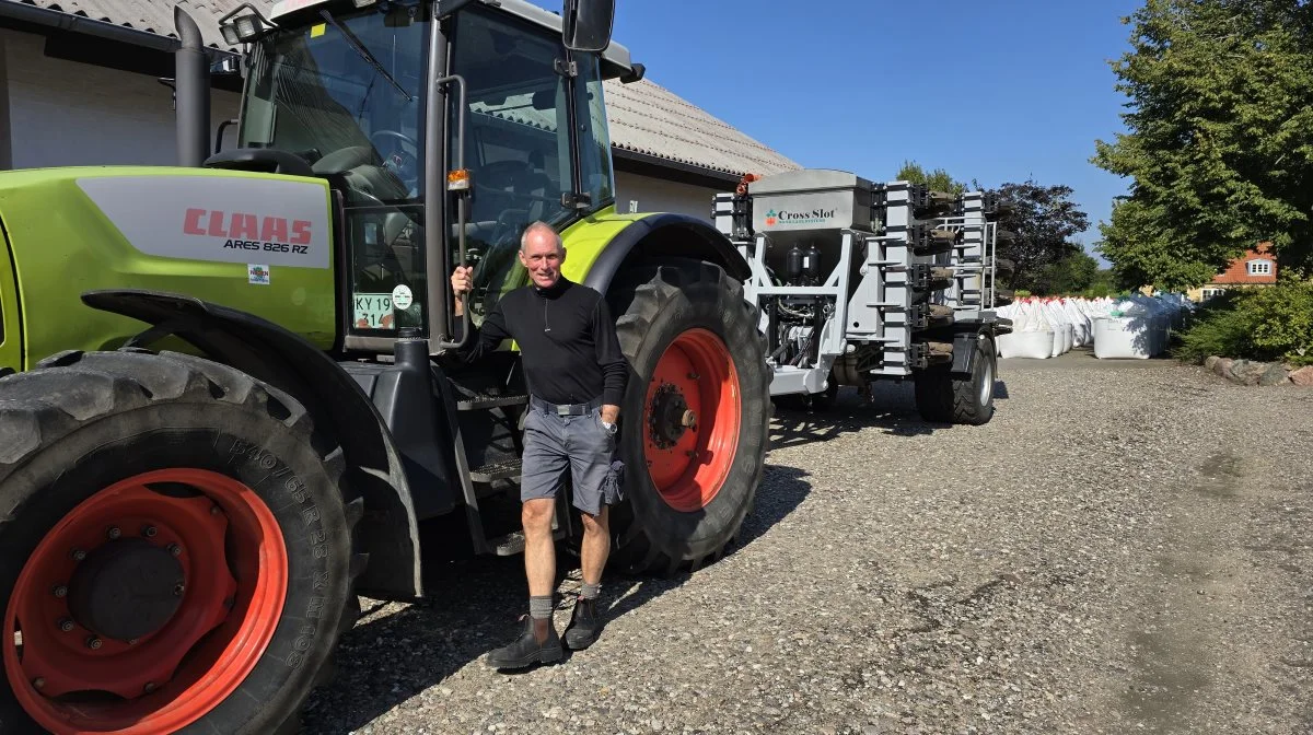 Som planteavler efter conservation agriculture-princippet om nul jordbearbejdning og direkte såning er ét af de vigtigste - og næsten eneste - markredskab hos Hans Frederik Larsen denne selvimporterede direkte såmaskine fra New Zealand. Fotos: Jørgen P. Jensen