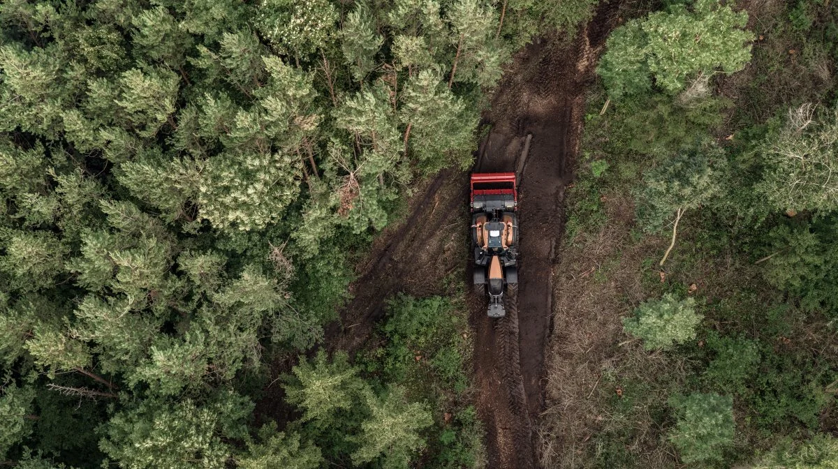 At Valtra S-serie nu bliver produceret i Finland, betyder for kunderne, at modellen på linje med de fleste andre Valtra-modeller kan sendes igennem Valtra Unlimited Studio, hvor stort set alt er muligt. 