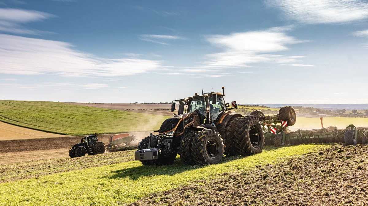 Valtras nye S-serie er også på vej mod Danmark - den første handel blev officiel på Agritechnica i november. 