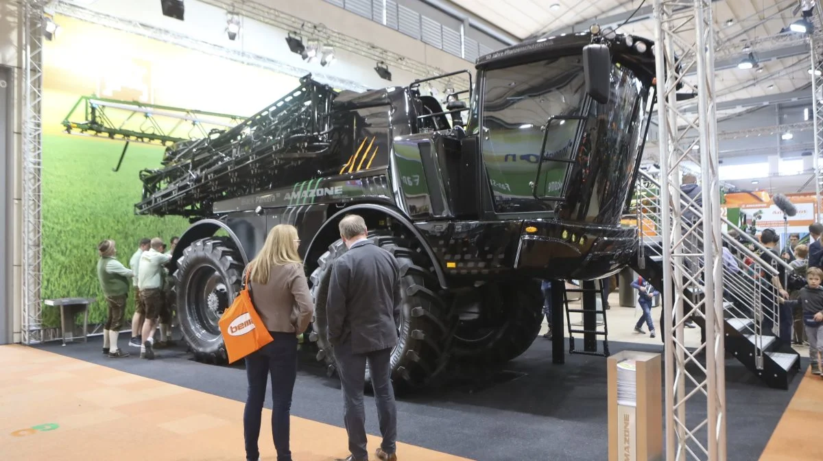 Maskinafprøvning og -udstilling har siden grundlæggelsen af DLG i 1885 været én af den tyske landbrugsorganisations hovedformål - som her på Agritechnica.