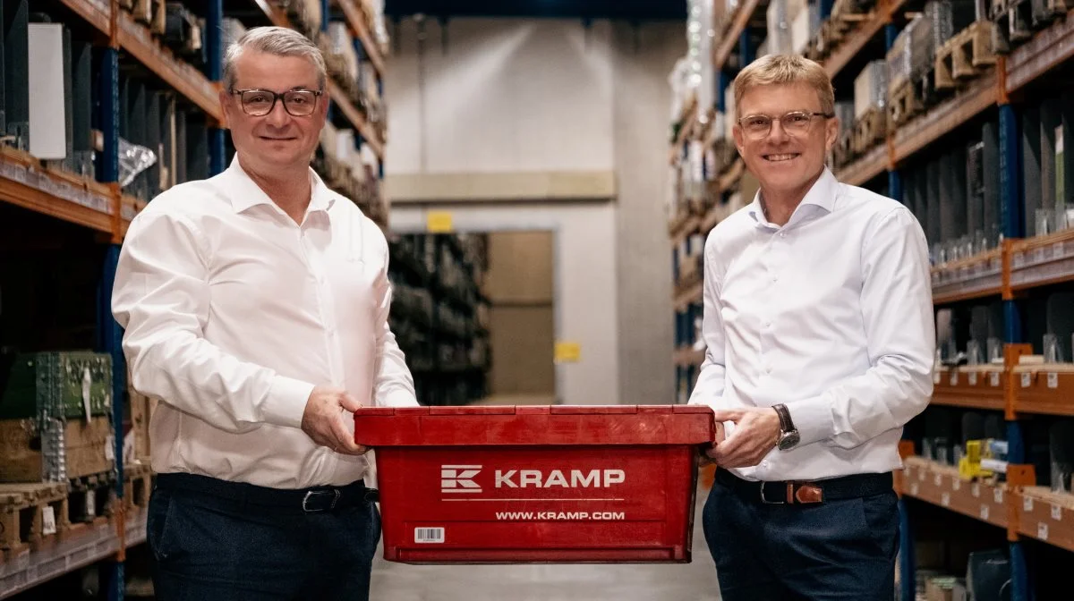 Sales Director for Kramp i Danmark, Peter Søgaard (t.h.), og Field Sales Manager i Kramp, Jesper Knudsen (t.v.). Foto: Kramp Danmark