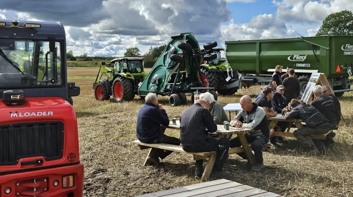 Der var en lind strøm af gæster dagen igennem, da Ringe Maskinforretning holdt Claas Demodag i sidst uge. Fotos: Jørn Jervelund