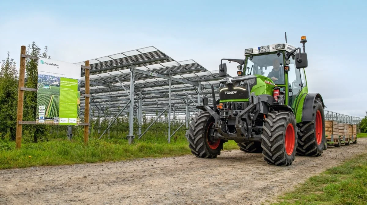 Fendt e100 bliver sandsynligvis udstillet for første gang i Danmark i Boxen. Den lille eldrevne traktor yder op til 90 hk og fås både i en konventionel og en smalsporet version. Pressefoto