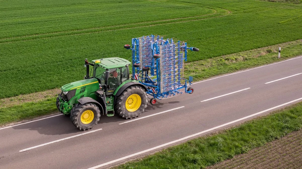 Thulit MF/1200 er bygget op i fem sektioner, og har en transporthøjde på 3,3 meter. 