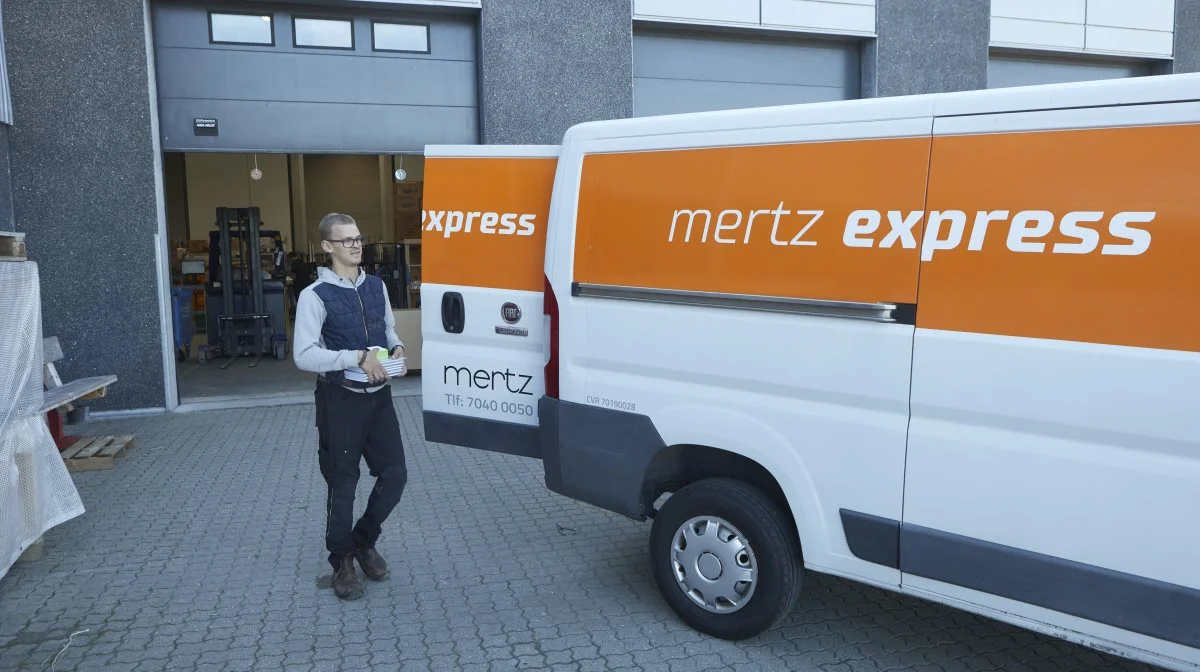 Reservedele fragtes i hast med Mertz Express fra Maribo til de to øvrige afdelinger i henholdsvis Faxe og Slagelse, men også til kunderne overalt i Danmark.