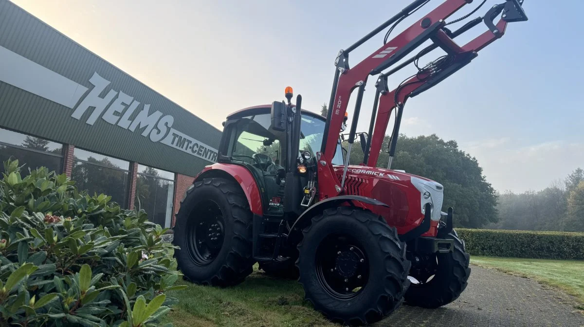 McCormick X5.120 P3-Drive, der vandt den præstigefyldte titel som Tractor Of The Year Best Utility 2024, er landet på dansk grund. Pressefoto