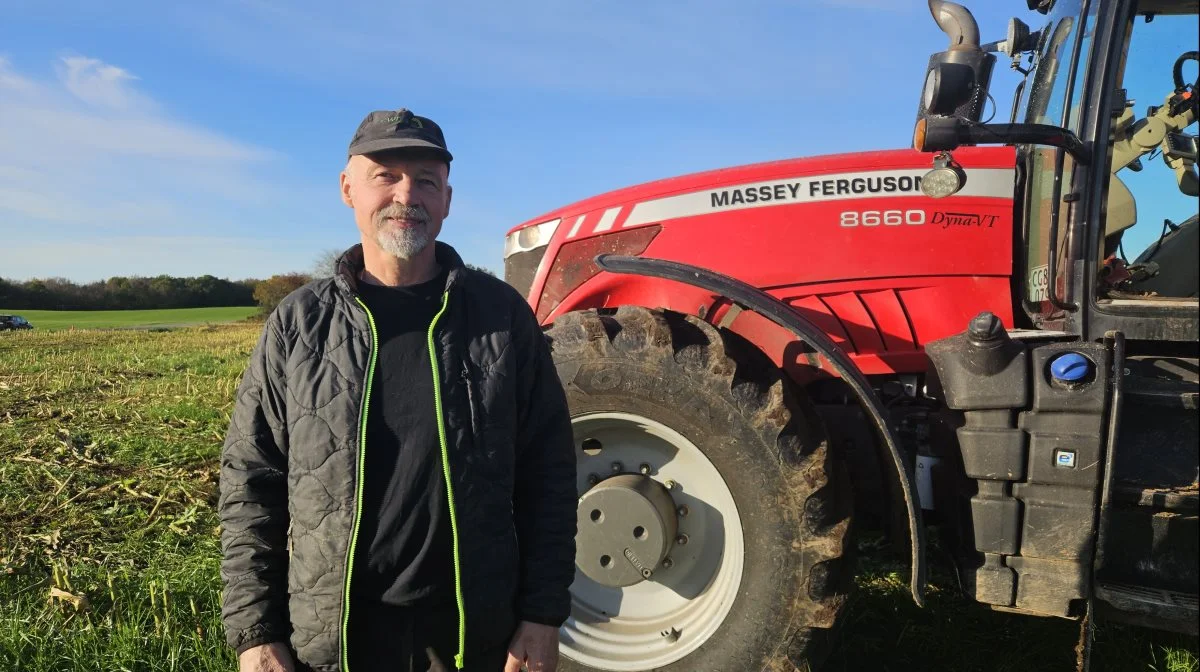 - Vi har været heldige. Her er ingen steder, der har stået under vand, og majsen er egentlig kommet fint, så det har slet ikke været så slemt, som man kunne have frygtet, siger Carsten Meier.