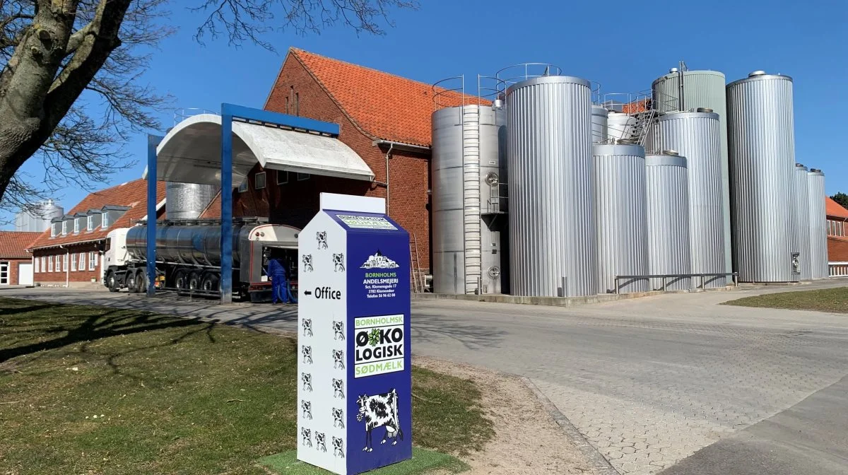 Fremover skal der bestilles mindst 200 liter pr. levering, hvis dagligvarebutikker skal have leveret mælk fra Bornholms Andelsmejeri i Klemensker. Foto: Jesper Hallgren