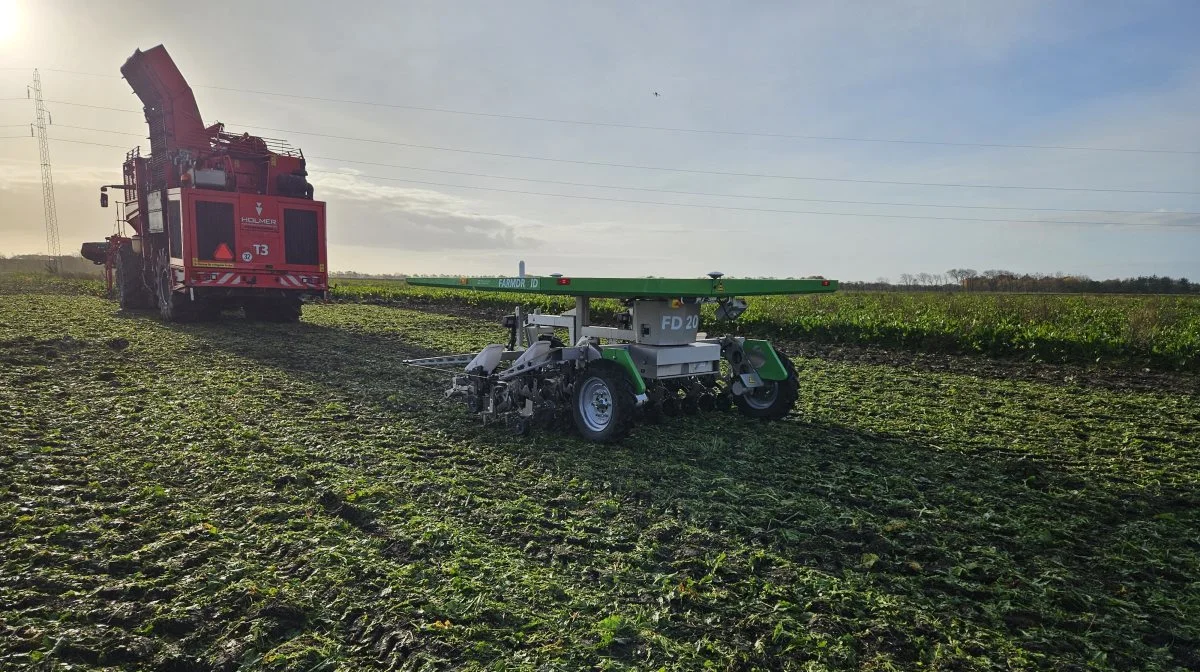 Farmdroid-robotten har passet og plejet marken hos Lars Kristensen. Nu er den klar til at lade optagerne tage over.