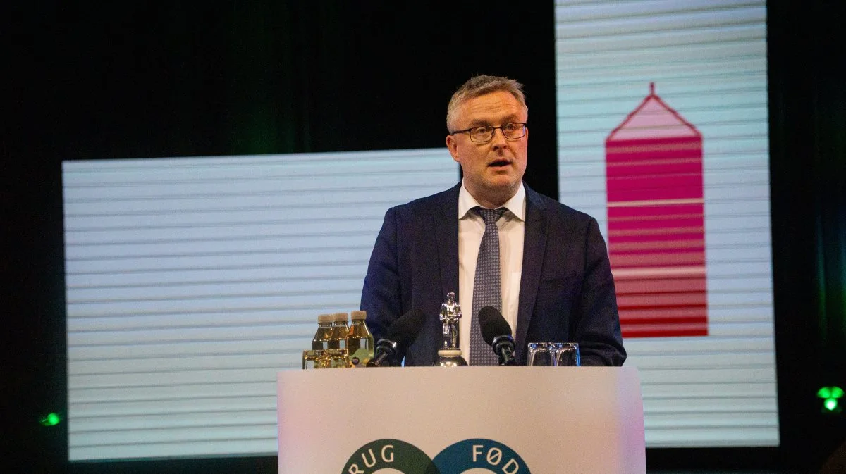 - Der er ingen som helst tvivl om, at der skal produceres flere og flere fødevarer, samtidig med at vi skal gøre det mere og mere klimabevidst. Men det er en nedgørelse af danske landmænd at påstå, at det kun kan ske med EU-støtte, siger fødevareminister Jacob Jensen