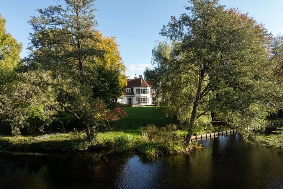 Dronning Charlotte Amalie moderniserede fiskedambruget i søerne omkring ejendommen i 1670.