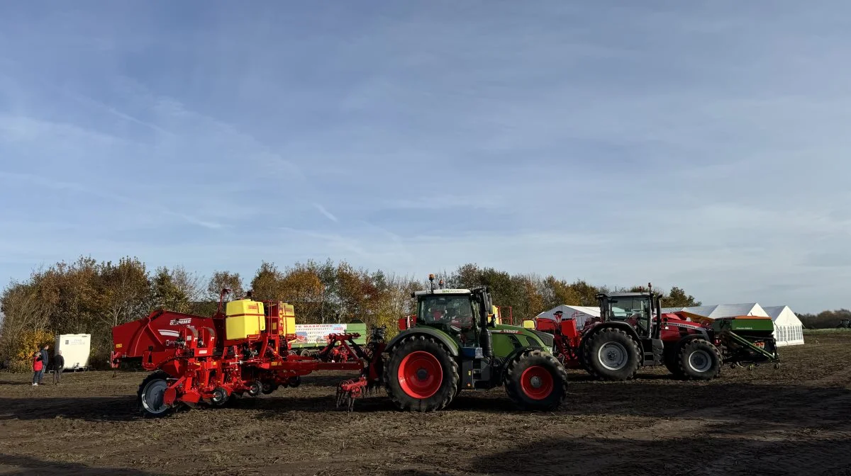 Grimme Skandinavien havde også kartoffellæggere og håndteringsudstyr med i marken, lige som partneren Dansk Maskincenter udstillede Massey Ferguson-traktorer. 