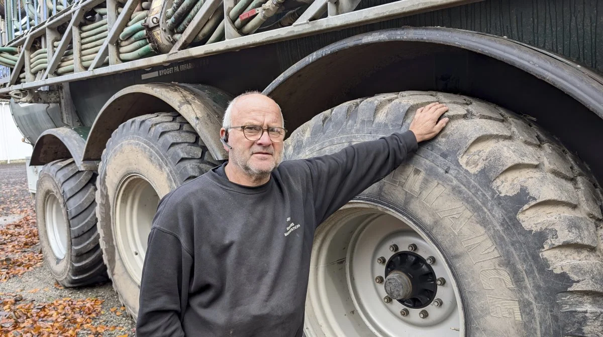 - Sikkert er det, at vi ikke skal være større, og spørgsmålet er også, hvad fremtiden bringer, siger maskinstationsejer Jens Knudsen, der netop er fyldt 60 år. Samtidig har maskinstationen 60-års jubilæum, og begge dele markeres med åbent hus på lørdag.