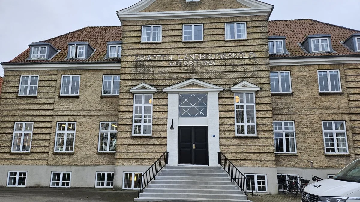 Gråsten Landbrugsskoles flotte hovedbygning, der med 100 år på bagen, er et smukt vartegn for skolen. Fotos: John Ankersen