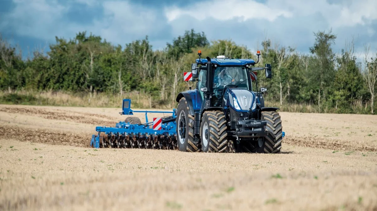 Det danske traktormarked oplever kraftige udsving, hvor salget i oktober faldt med næsten 50 procent sammenlignet med sidste år. Alligevel fastholder New Holland sin førerposition med 20 solgte traktorer i over 40 hk-segmentet og en markedsandel på over 22 procent, ligesom mærket fører de første ti måneder med et salg på 260 traktorenheder og en markedsandel på næsten 24 procent. Arkivfoto