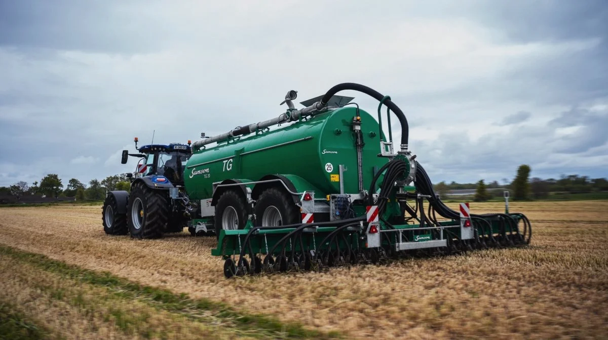 Dybdereguleringen sker for hvert par diske på de otte meter brede IDs-nedfælder. Diskene er ophængt på et letvægtschassis, og vægten er 1.850 kg. Foto: Samson Agro