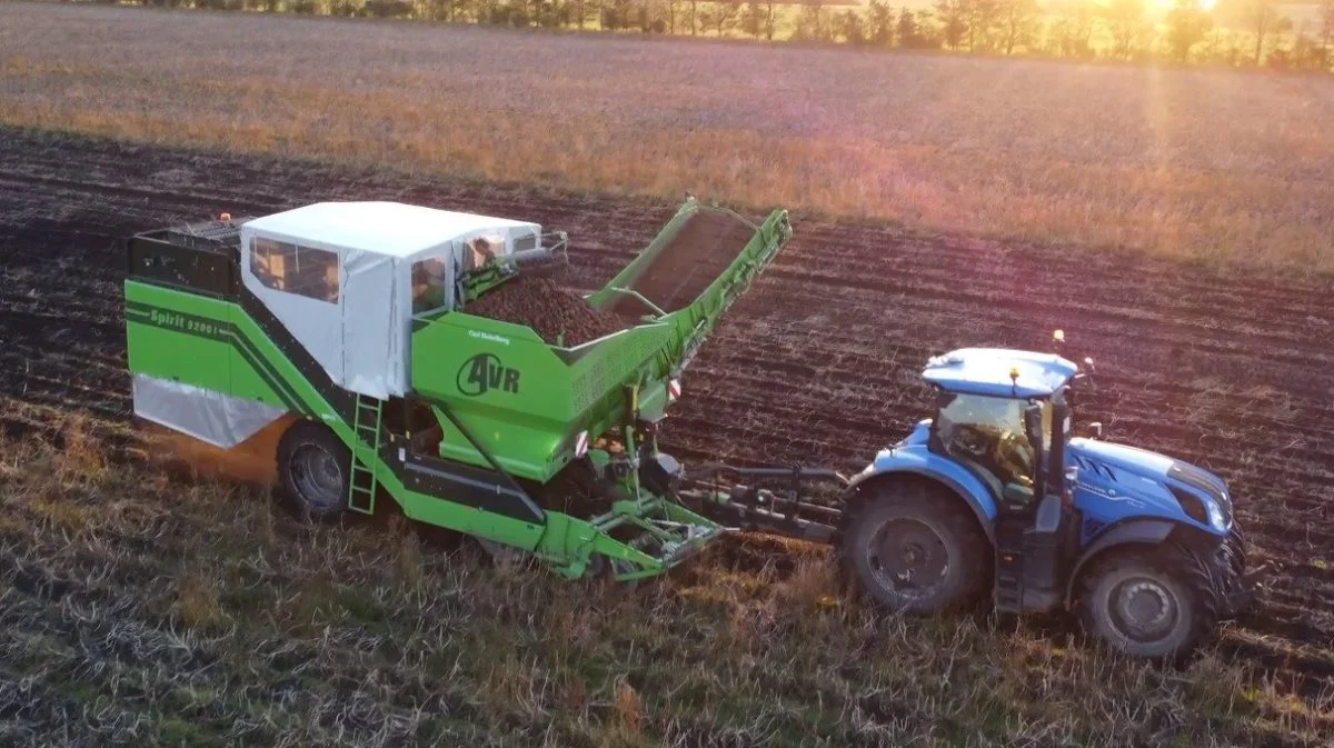 Ved Vojens har Carl Heiselbergs nye AVR Spirit 9200i overrasket positivt på kapacitet og skånsomhed. Foto: AgriKom