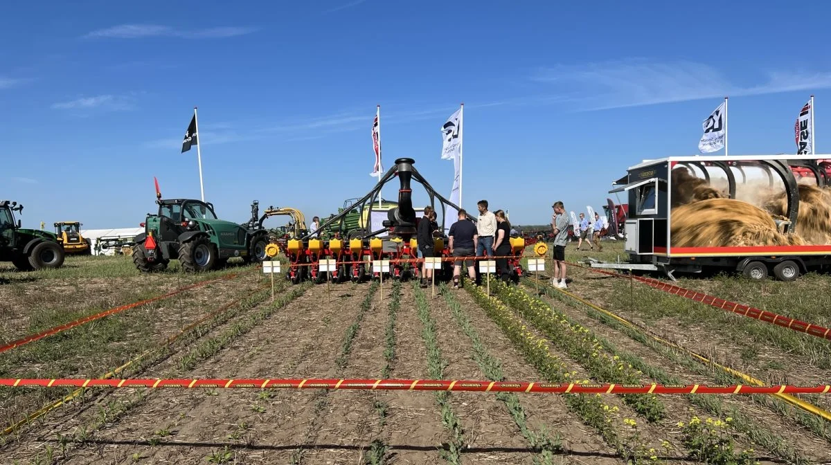 Der er et stykke tid til høj sol og masser af maskiner på marken ved Gelballe, men allerede torsdag varmer arrangørerne op til Dansk Markdemo. Foto: Kasper Stougård 