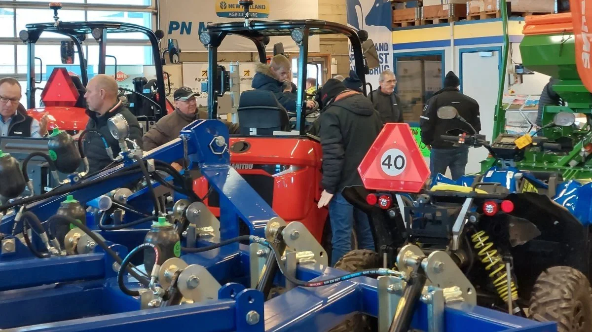 Åbent hus hos PN Maskiner byder altid på både hygge og mulighed for at se masser af flotte maskiner. Hér fra sidste gang, PN Maskiner bøde indenfor. Arkivfoto: John Ankersen