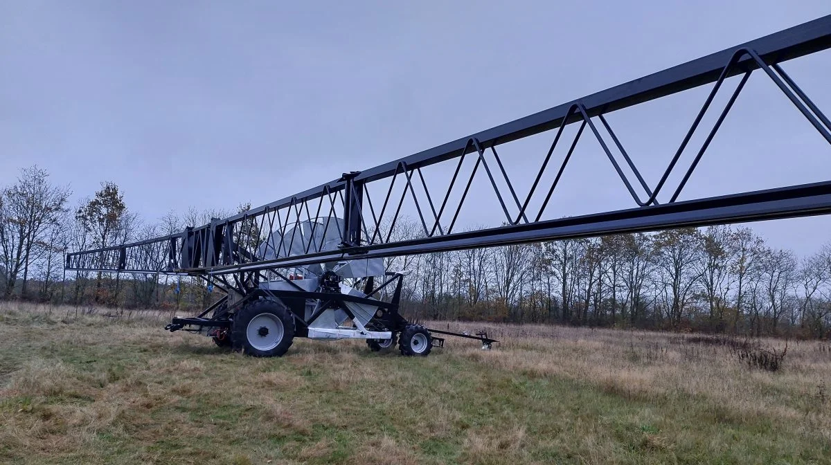 Den egenudviklede vandingsmaskine fra WekoWater med 52 meter bom bliver det helt store trækplaster på stand E4184, hvor WekoAgro holder til med vandings-, kartoffel- og græsudstyr. Foto: WekoAgro