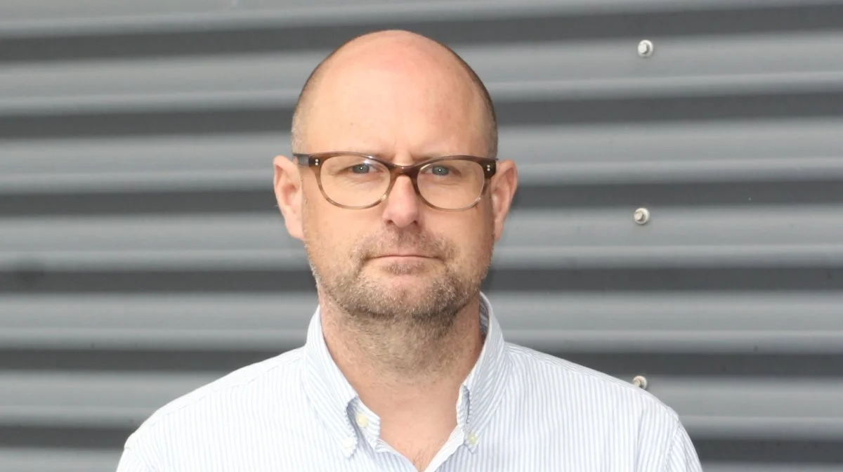 Ejer af TopEnergy A/S, Jacob P. Jørgensen, slår derfor gerne et slag for, hvorfor der skal installeres solcelleanlæg på landbrugsejendomme. Foto: Henriette Lemvig