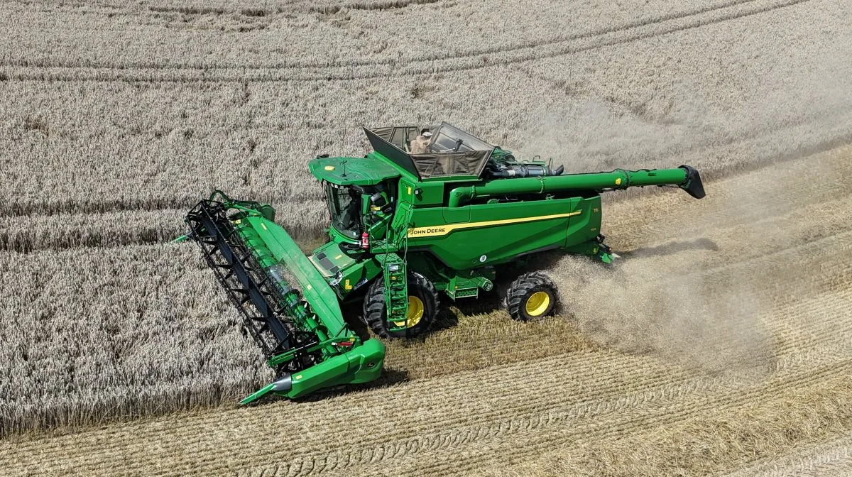 John Deere T6 800-mejetærskeren, der er flagskibsmodellen i serien, får Danmarkspremiere på Semler Agros stand på Agromek-udstillingen i næste uge. Foto: Per Jørgensen