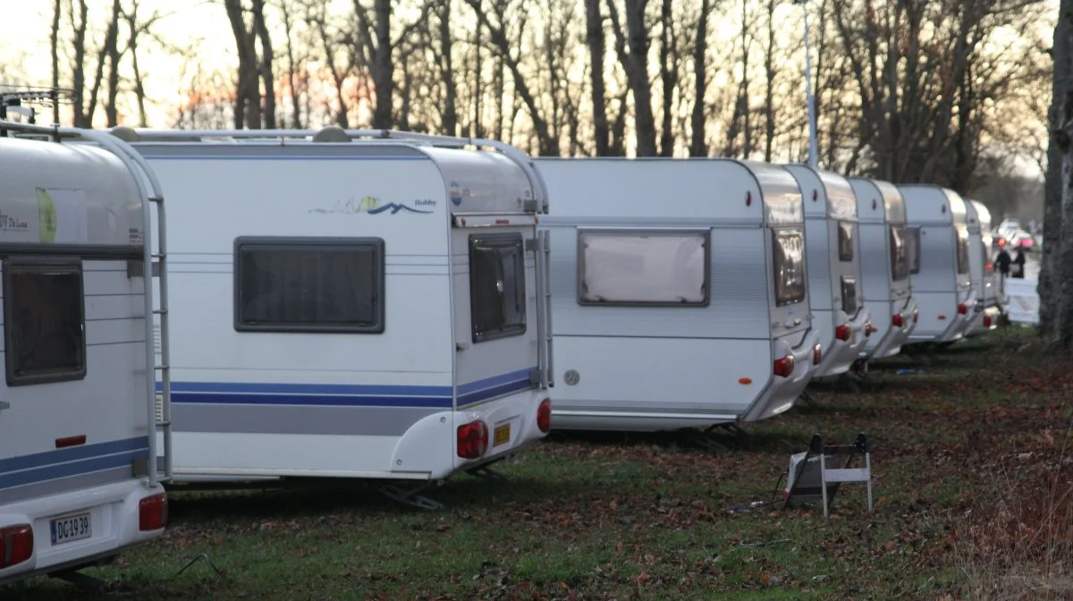 Lærke og Emil Grønbjerg bor i campingvogn under Christmas Showet. Noget de nyder på grund af det gode sammenhold rytterne imellem. Foto: Henriette Lemvig