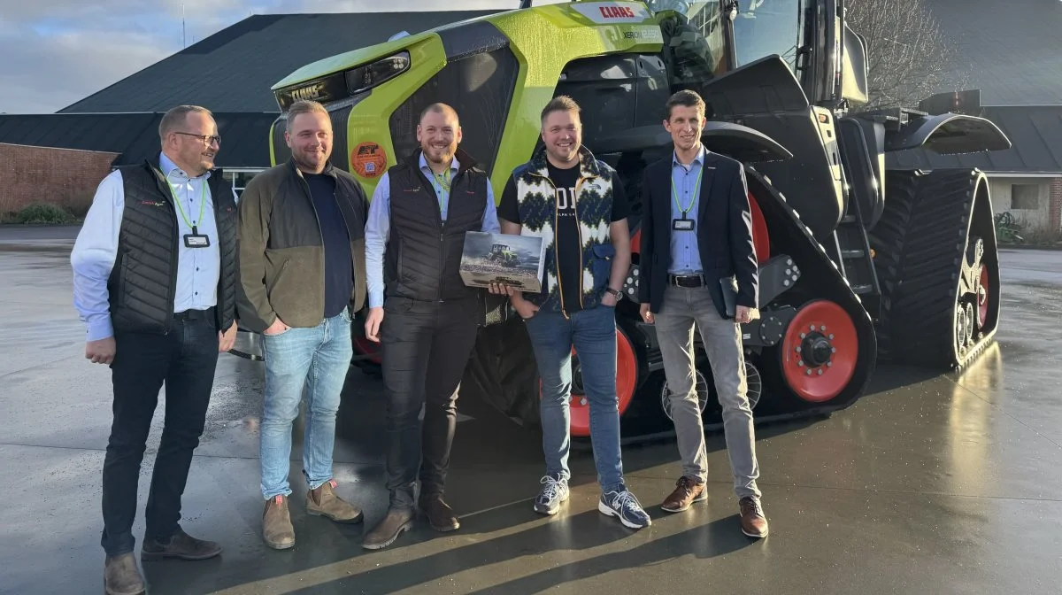 Den store Claas Xerion 12.650 er én af i alt fem traktorer i handlen mellem Danish Agro Machinery og Mariesminde Landbrug - og den første af modellen, der er solgt i Danmark. 