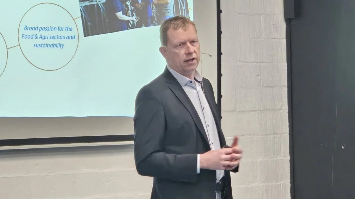 Marijn Dekkers er sector manager dairy i den hollandske bank, Rabobank, der er den største bank i Holland i forhold til mælkeproducenter. Han var blandt indlægsholderne i forbindelse med stormødet i Holsted. Fotos: John Ankersen