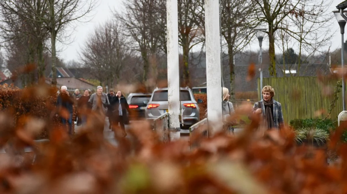 Allerede da dørene åbnede til det ekstraordinære repræsentantskabsmøde i Dansk Ride Forbund, strømmede folk til hallen på Dalum Landbrugsskole i Odense, hvor repræsentanter fra knap 200 rideklubber havde meldt deres ankomst. Fotos: Camilla Bønløkke 