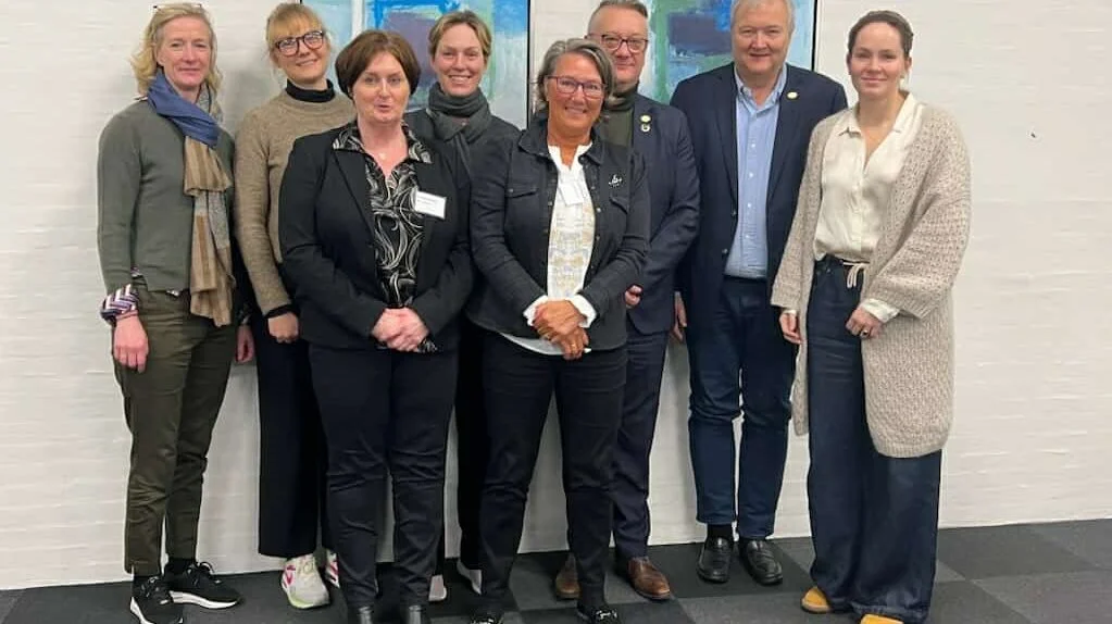 Dansk Ride Forbunds nye bestyrelse. Fra venstre Nathalie zu Sayn-Wittgenstein, Regitze Ericsson, Charlotte Kjærgaard, Linnea Ericsson-Carey, Kimi Gerd Nielsen, Thomas Vogt Hansen, Jakob Leth og Agnete Berner Lemvig. Foto: DRF