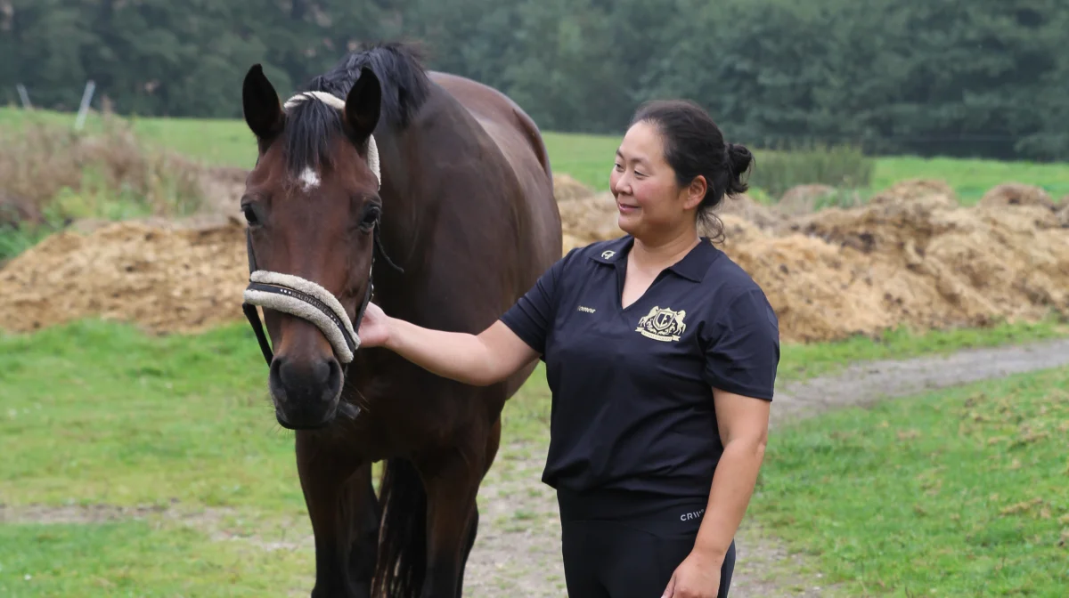 Mimi Shin Jensen med sin hest Romea. Foto: Henriette Lemvig