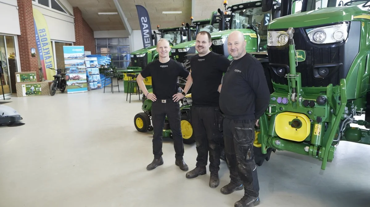 - Vi gør det, vi er bedst til. Og det er John Deere, fastslår indehaverne af Memas A/S i Mejlby (fra venstre), Brian Bay Christensen, Anders Poulsen og Torben Poulsen.