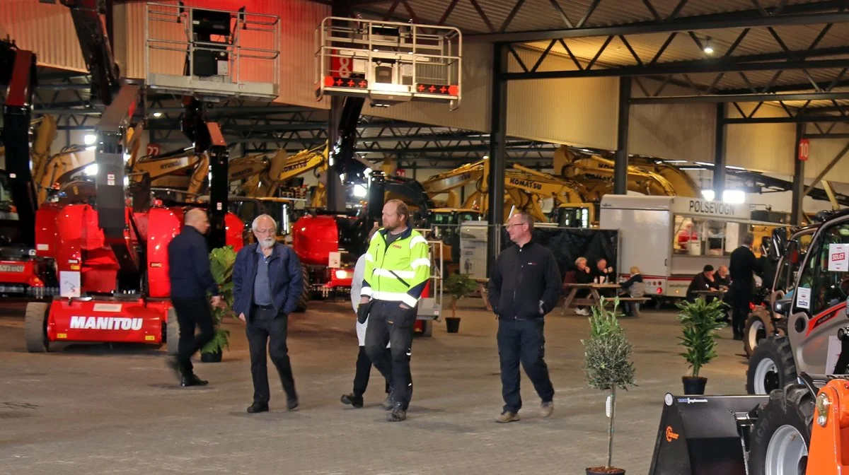 Den 15. udgave af Scantrucks maskinmesse, ScanMek, afholdes fredag den 17. januar på virksomhedens adresse i Skive og har i år udvidet åbningstiden fra kl. 10 til 22. ScanMek byder på det nyeste maskineri, herunder Komatsus nyudviklede gummihjulslæsser WA485-11. Maskinen er udstyret med en avanceret dieselmotor med højt drejningsmoment ved lave omdrejninger og kan køre op til 16.000 timer på samme partikelfilter. Pressefoto