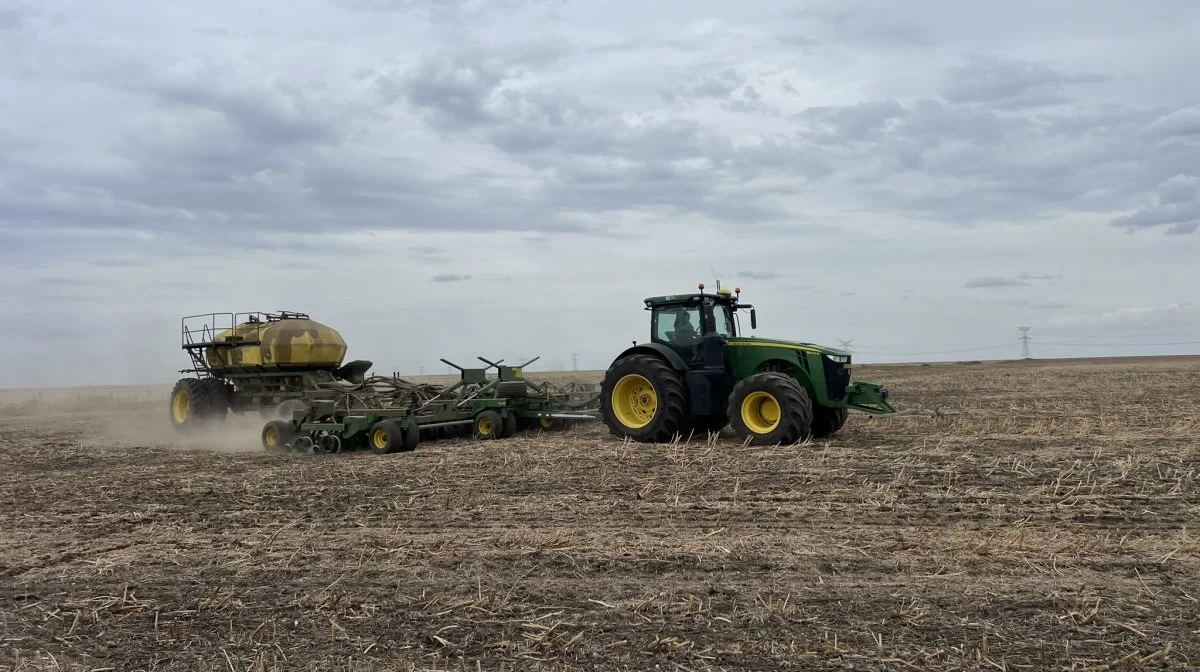 På Agro Cocora har man erfaret, at jorden er hurtigere tjenelig til såning efter at de nu udelukkende dyrkes med conservation agriculture.