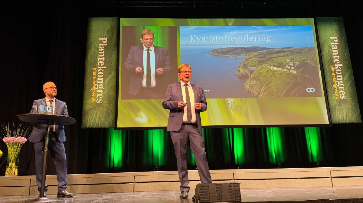 Trepartsaftalen var det klare omdrejningspunkt, da Torben Hansen aflagde sin beretning ved årets plantekongres i Herning. Til venstre ses Peter Nyegaard, sektordirektør for Landbrug & Fødevarer, Planteproduktion. Foto: Kasper Stougaard