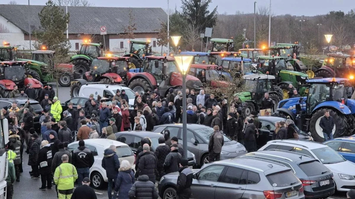 Mandag var der demonstration i Aalborg. Her fortalte flere fra talerstolen, hvorfor de mener, at Bovaer ikke hører til i kvægfoder. Fotos: Tenna Bang