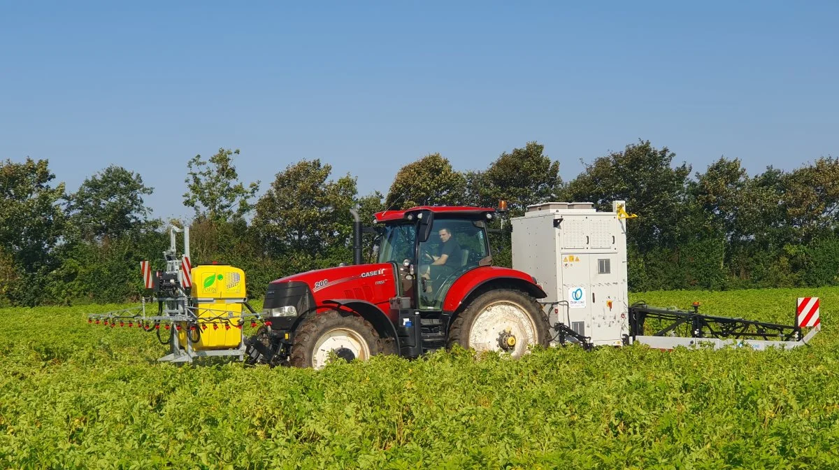 Maskinen fra Crop.zone går under navnet Volt.apply og fås i flere versioner. Arbejdsbredden er 9 eller 12 meter. Pressefoto