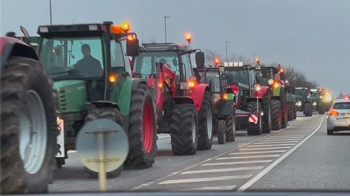 Omkring 40 traktorer deltog i demonstrationen i Ribe. Foto: Betina D. Jørgensen