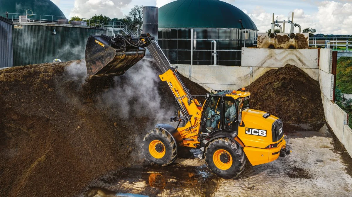 Med et bredt program af læssemaskiner favner JCB de fleste behov i landbruget og eksempelvis biogasbranchen. Pressefoto