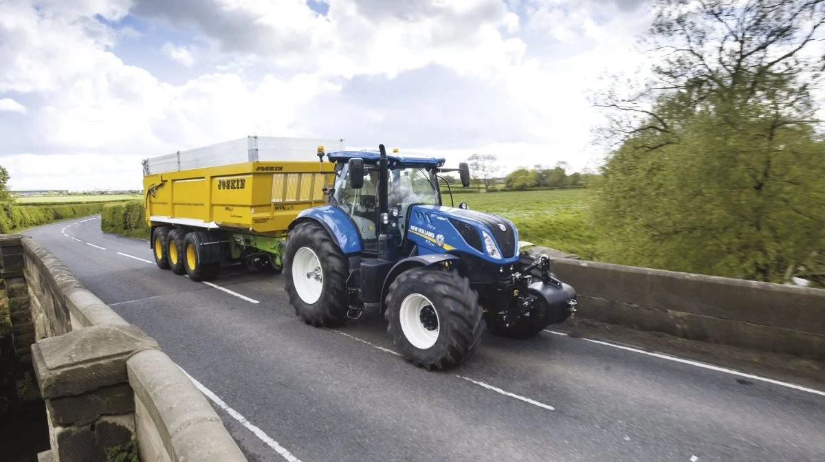 Det nye lovforslag betyder, at traktorer, der har en nummerplade, uden yderligere godkendelse må øge hastigheden fra de nuværende 30 kilometer i timen til 40 kilometer i timen. Foto: Seges Innovation 