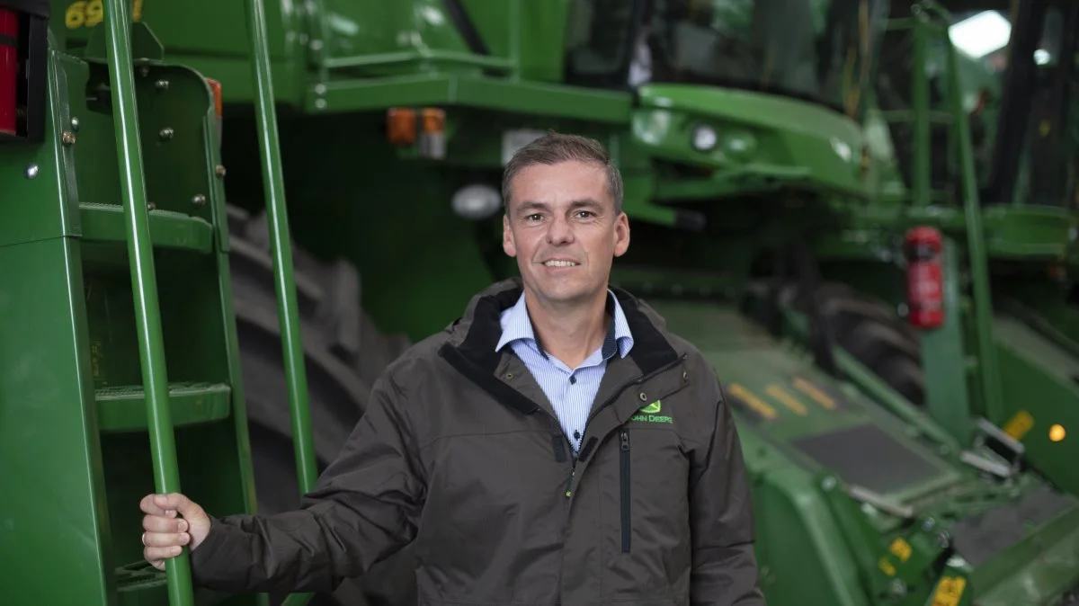 - Vi er endnu en ung virksomhed, og derfor er vi også utroligt glade for, at John Deere har peget på os som national forhandler, og at vi samtidig får Herborg ombord, som er én af Danmarks stærkeste maskinforhandlere. Vi har desuden en klar forventning til, at et endnu tættere samarbejde får en positiv effekt på regnskabet over de kommende år, siger Morten Buus.