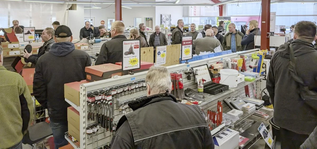 Butikken hos Danish Agro Machinery Ringe, som maskinforretningen nu rettelig hedder, havde en fantastisk dag med kø fra morgenstunden. 