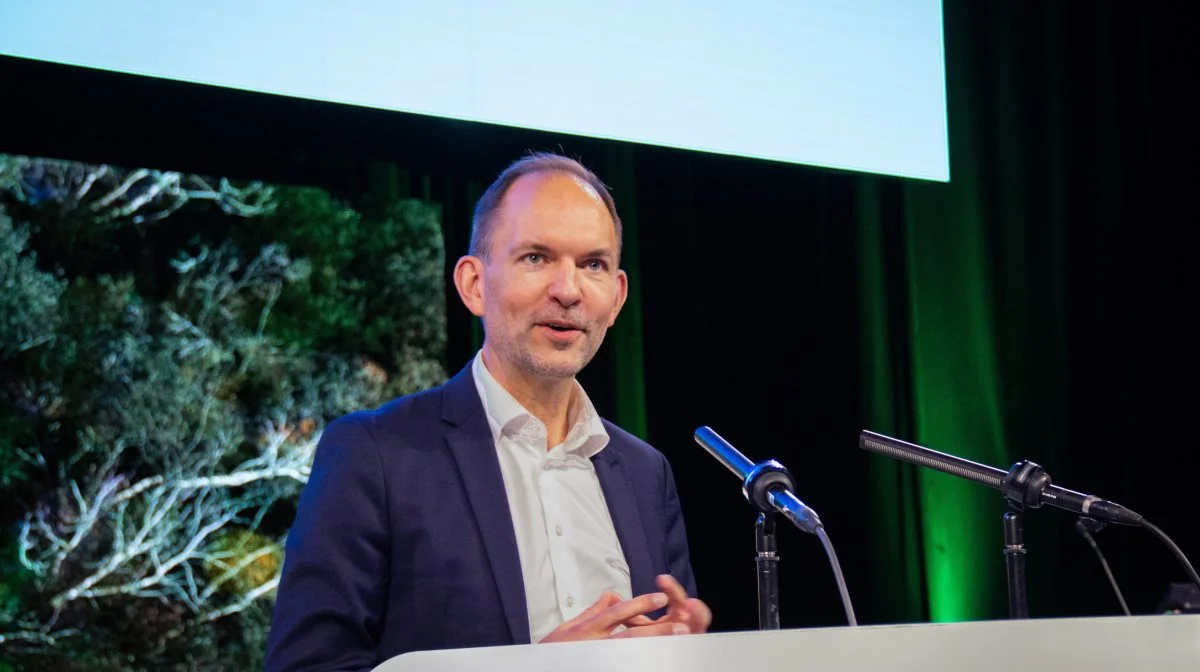 - Fonden lægger også op til at sætte penge af til forskningsprojekter, så vi kan få endnu bedre løsninger i forbindelse med biodiversitet, udvikling af afgrøder og bæredygtig landbrugsdrift, lyder det fra trepartsminister Jeppe Bruus (S). Arkivfoto: Jacob Lund-Larsen