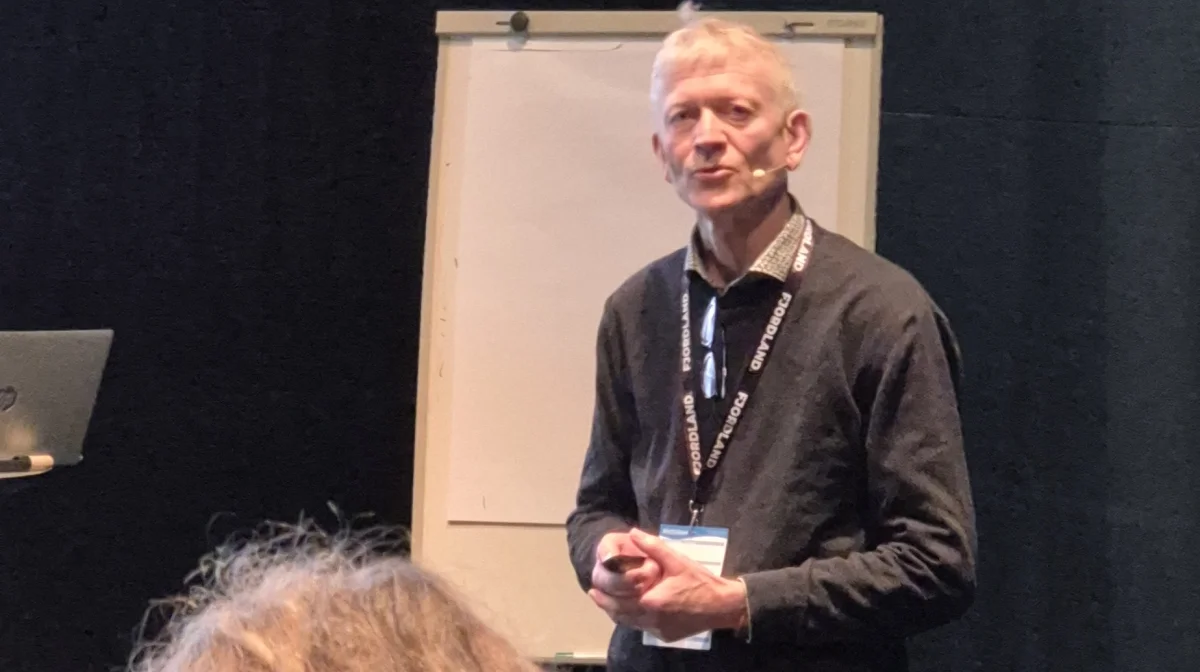 - Græs kan reducere nitratudvaskningen, sikre kulstofopbygning, biodiversitet, næsten hele pakken, men der er også udfordringer, som skal løses, sagde professor Uffe Jørgensen, Aarhus Universitet, da han holdt et oplæg om emnet i sidste måned. Foto: Tenna Bang