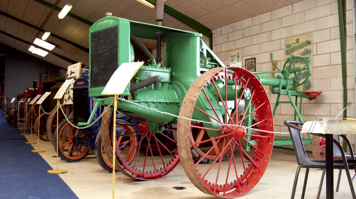 Er du interesseret i landbrugshistorie eller blot er nysgerrig på veterantraktorer, er der mulighed for at besøge Morsø Traktormuseum i denne uge, hvor mange holder vinterferie.