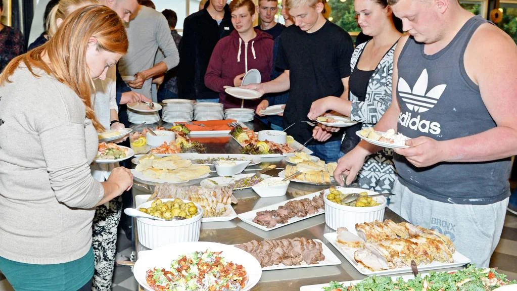 Mad fylder ikke bare godt i maven. Det er et hedt debatemne. Ikke mindst fylder det mere og mere i debatten, om der skal kød på tallerkenen eller kun plantebaseret kost. Emnet debatteres torsdag på Axelborg.
