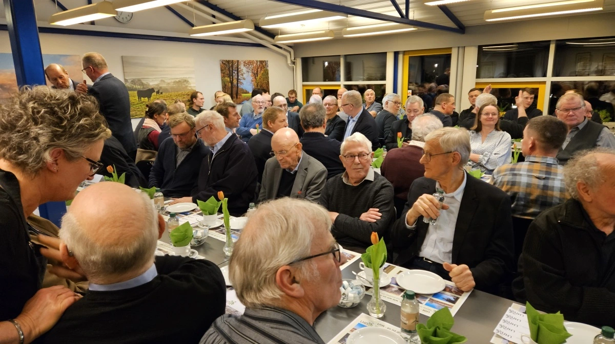 Omkring 100 fra begge sider af den dansk/tyske grænse deltog i generalforsamlingen i LHN, der traditionen tro blev holdt i egne lokaler i Tinglev. Foto: John Ankersen