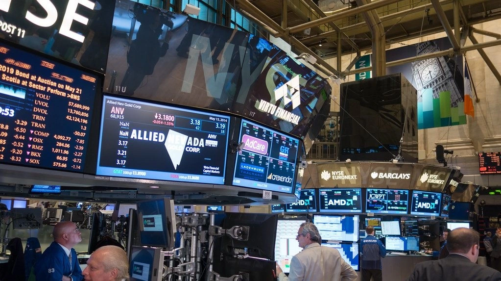 Spørgsmålet er, om man på de internationale aktiemarkeder, som her New York Stock Exchange, allerede havde indregnet en effekt af Trumps toldplaner, skriver Jens Kornbech i dagens kommentar. Foto: Scott Beale/trading.biz via Wikimedia Commons