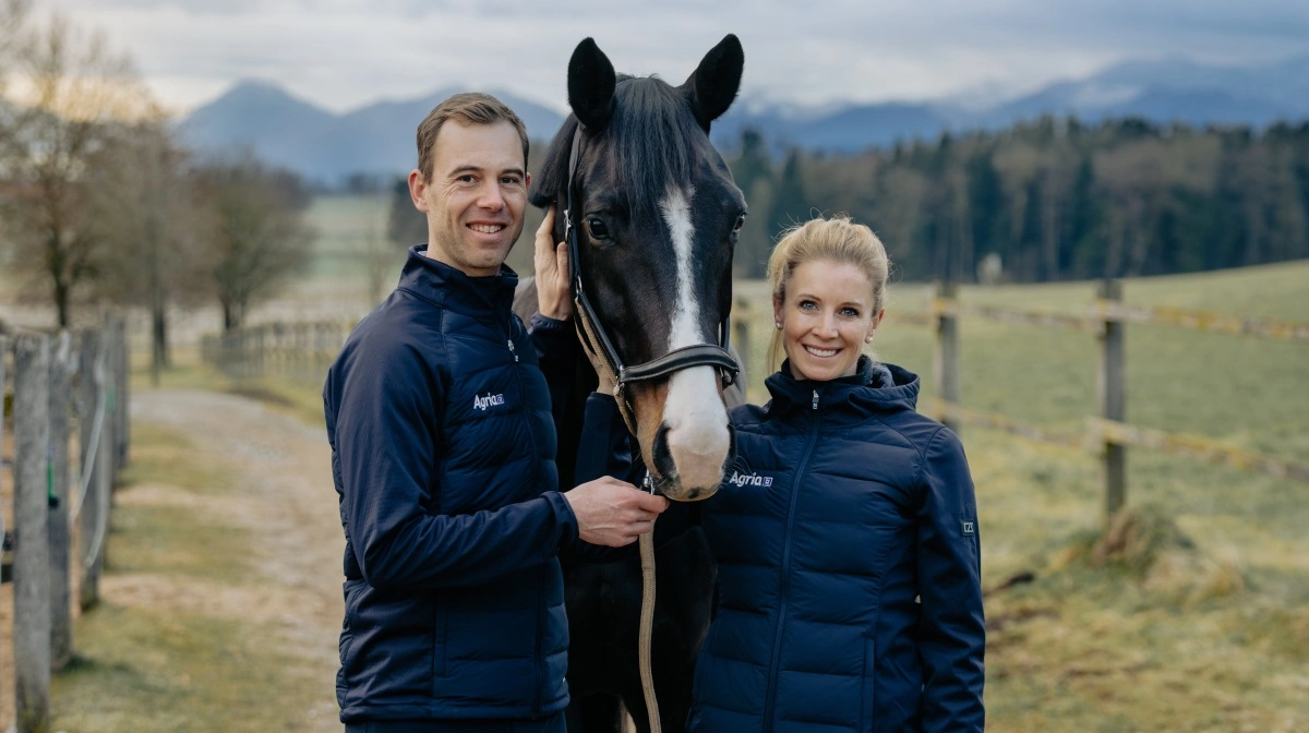 Dressurrytterne, søskendeparret Benjamin Wrendl og Jessica von Bredow Wrendl, der er blevet en del af Agrias hold af internationale profilryttere, som skal fungere som brobyggere og øge forståelsen for hestevelfærd blandt ryttere og hesteejere. Foto: Isak Rautenberg